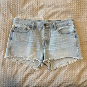 Levi’s cut off Jean shorts waist 29